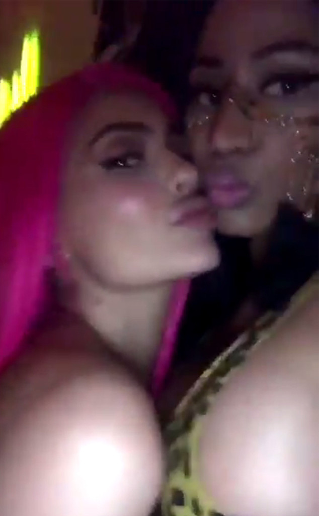 Nicki Minaj Clarifies She Still F King Loves Kylie Jenner Amid